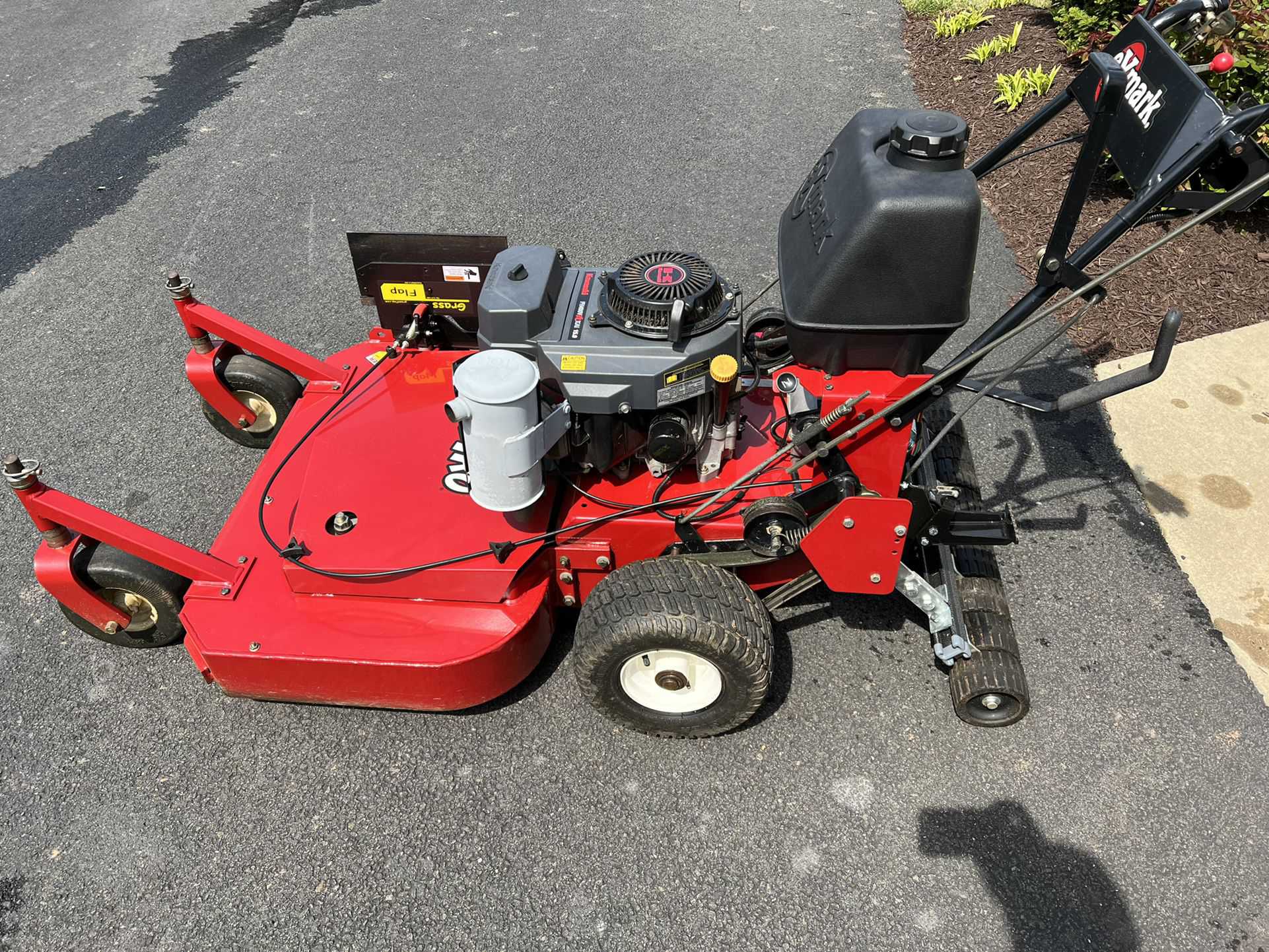 36” Exmark Metro mower Excellent Condition Privately Used, Never Used For Commercial